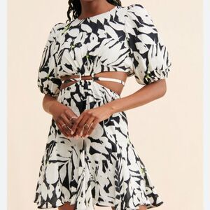 ML Monique Lhuillier Floral Mini Dress size 12-B16
